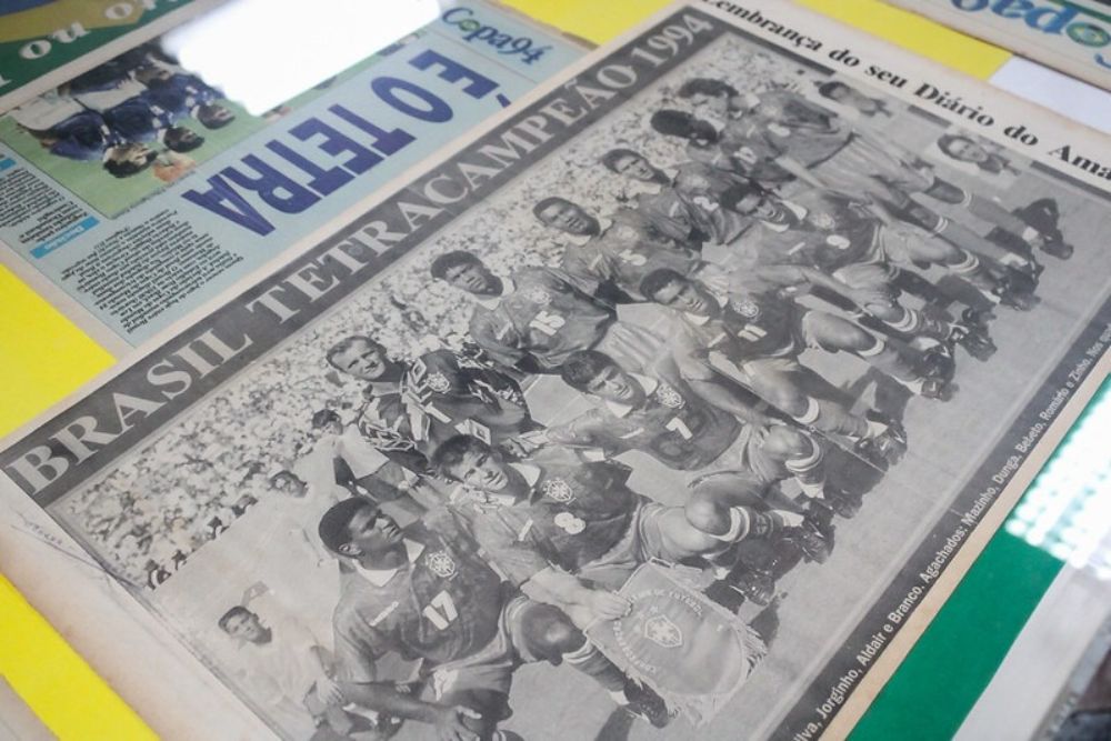 Exposição na Biblioteca Pública relembra trajetória do Brasil rumo ao tetracampeonato mundial