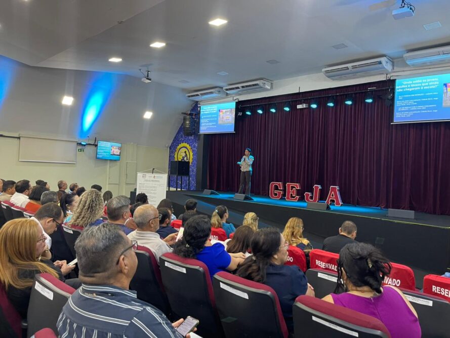 Manaus promove debate sobre responsabilidade do Estado na oferta da educação de jovens e adultos