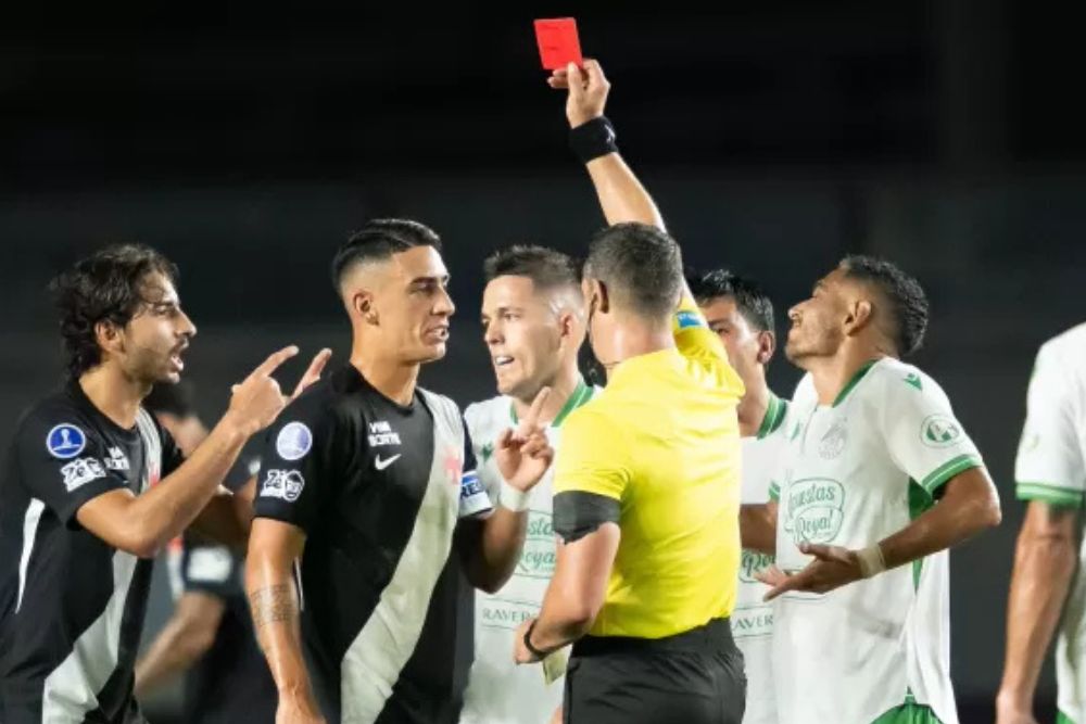 Vasco perde para o Audax Italiano ap&oacute;s duas expuls&otilde;es e segue sem vencer na Sul-Americana