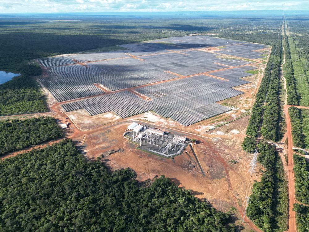 Comunidade ribeirinha no Amazonas ganha f&aacute;brica de gelo movida a energia solar