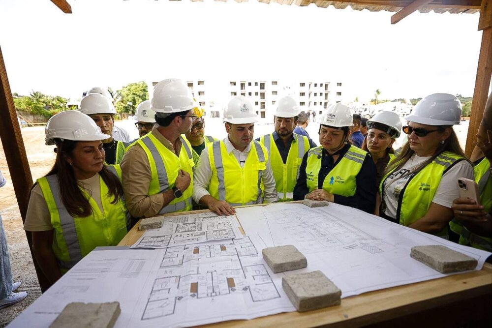 Roberto Cidade acompanha obras do Residencial Tarumã