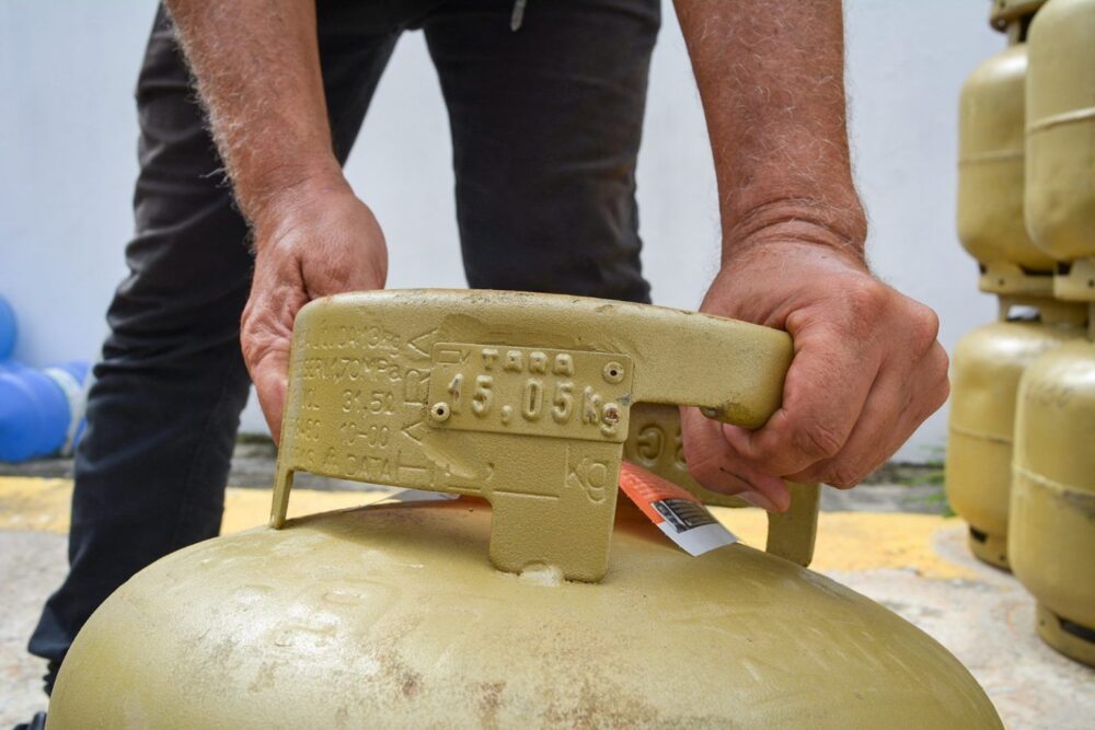 Pesquisa do Procon Manaus aponta variação de até R$ 17 no preço do gás de cozinha