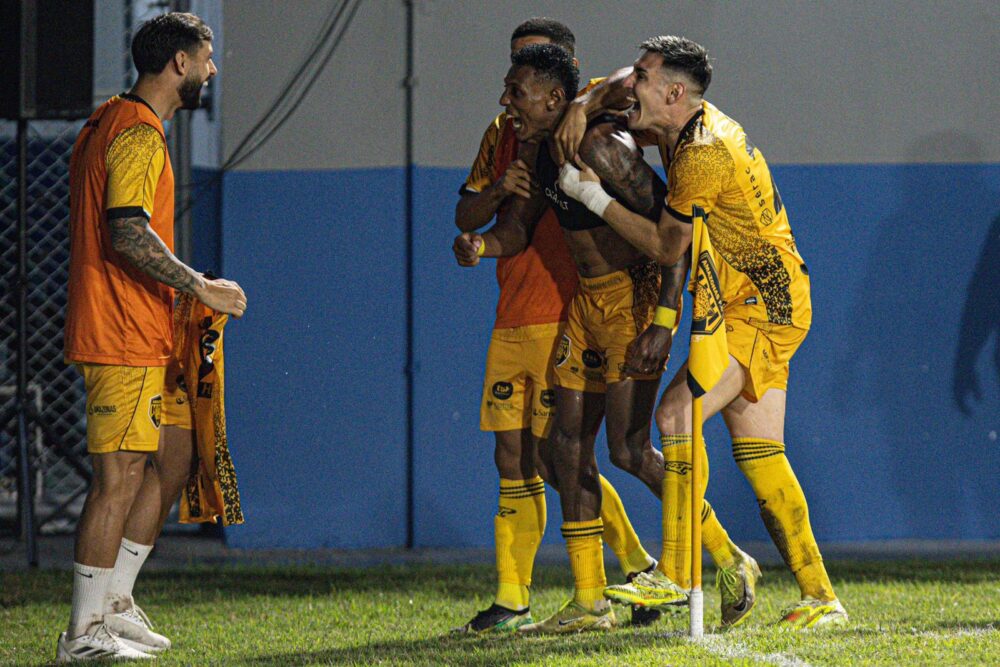 Amazonas vence o Maranhão-MA por 2 a 0 e segue líder na Série C