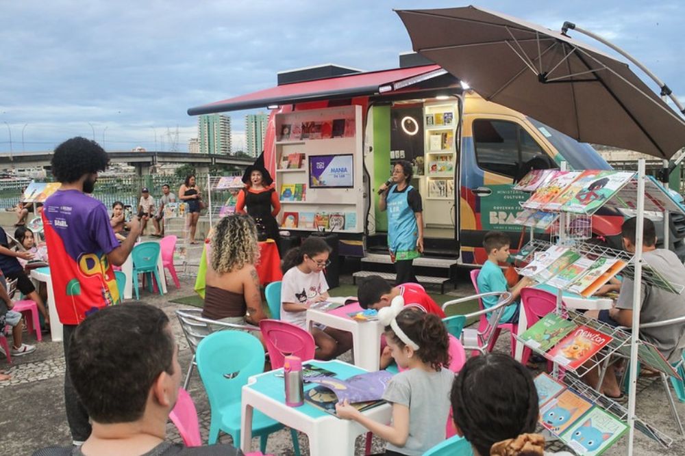Programa Mania de Ler leva literatura e diversão para crianças no Parque Rio Negro