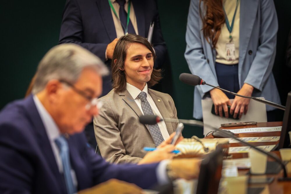 Proposta de fim da jornada 6x1 avan&ccedil;a na C&acirc;mara