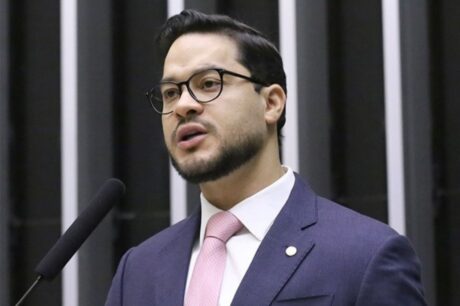 Candidato à reeleição, Adail Filho é alvo de operação da PF no Amazonas