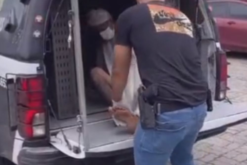 Suspeito de emboscada que resultou em morte é liberado do hospital e levado para depor em Manaus