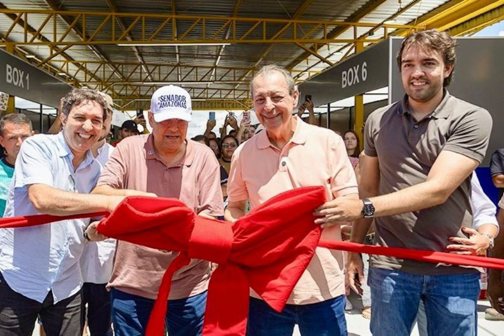 Omar participa de entregas e reforça agenda em Itacoatiara