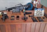 Dupla suspeita de matar duas pessoas é capturada com fuzil e pistolas na BR-317, em Boca do Acre