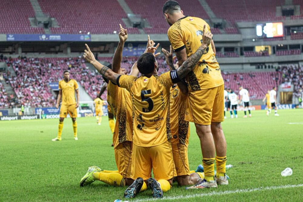 Série C: Amazonas vence o Santa Cruz-PE e segue líder