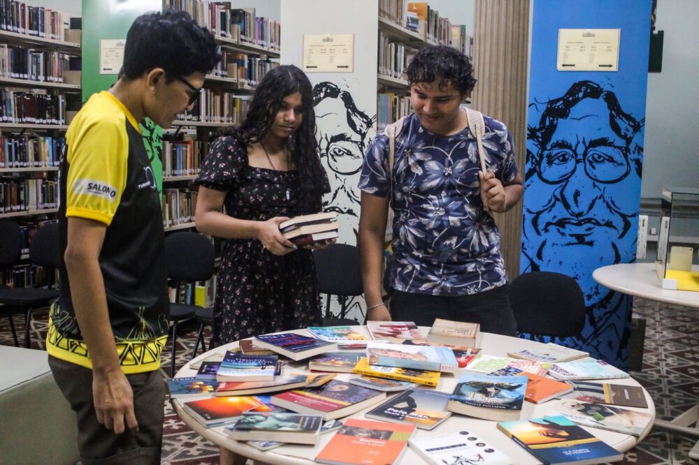 Troca de Livros e Gibis celebra 10 anos e reúne leitores na Biblioteca Pública do Amazonas Troca de Livros e Gibis celebra 10 anos e reúne leitores na Biblioteca Pública do Amazonas