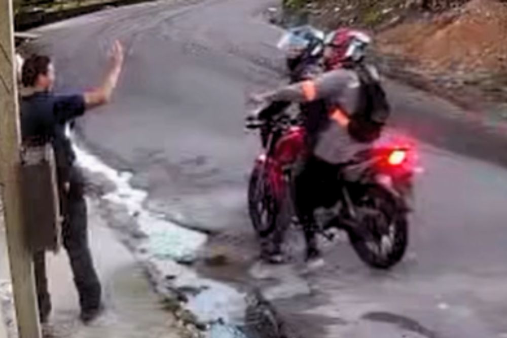 Criminosos em moto rendem moradores e roubam celulares no conjunto Canaranas, na zona norte de Manaus