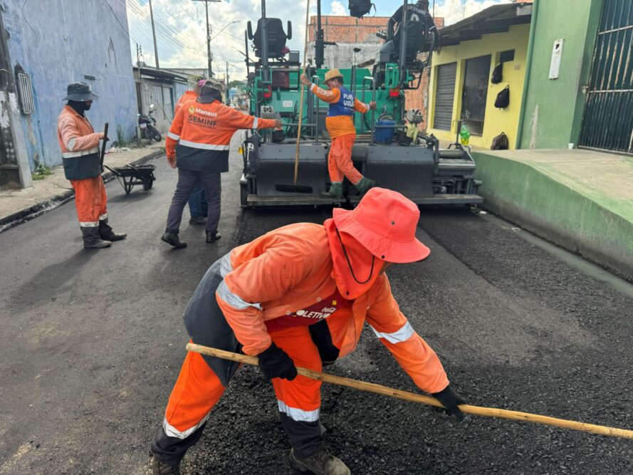 Prefeitura avança recapeamento na zona Leste com aplicação de 100 toneladas de asfalto