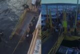 Estrutura de acesso à Balsa Amarela desaba e deixa passageiros presos em Manaus; veja vídeo