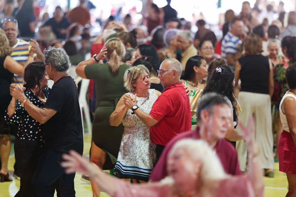 &lsquo;Boler&atilde;o no Parque&rsquo; celebra Dia das M&atilde;es com participa&ccedil;&atilde;o de mais de 1,5 mil idosos em Manaus