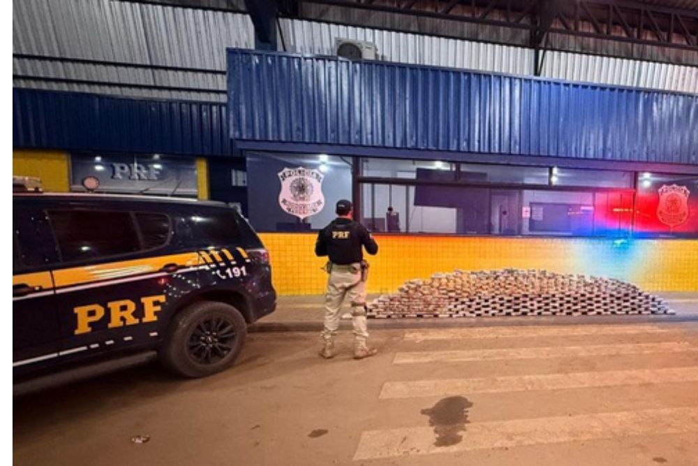 Pol&iacute;cia Rodovi&aacute;ria Federal intercepta mais de 270 kg de drogas