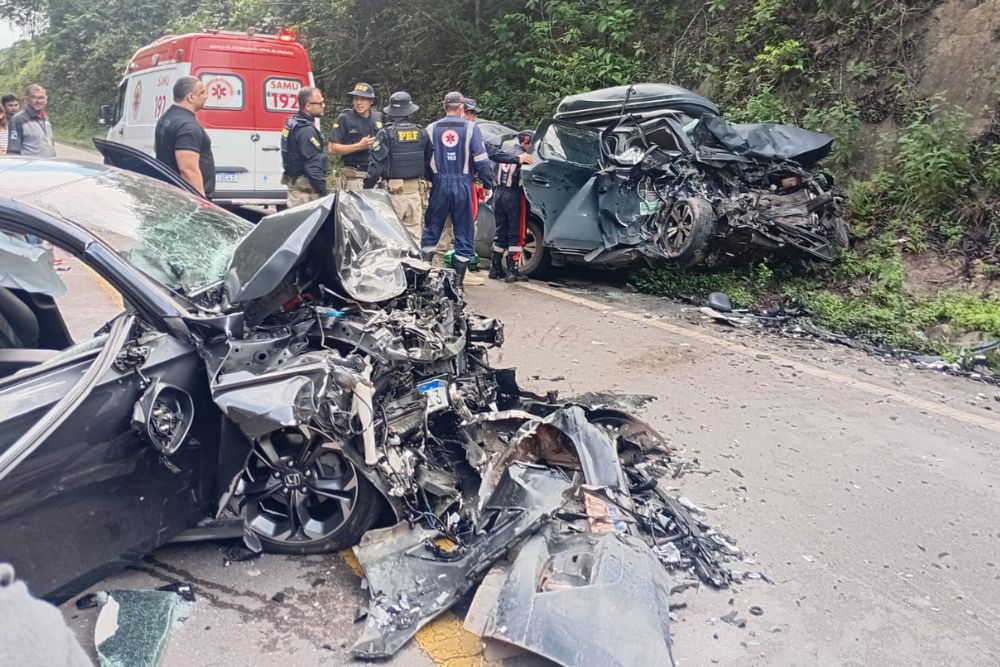 Colisão entre veículos na BR-174 deixa mulher morta e vários feridos no AM