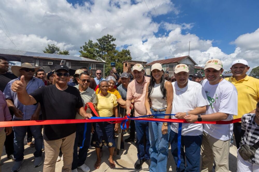 Mayra Dias participa da inauguração da estrada do Cambixe
