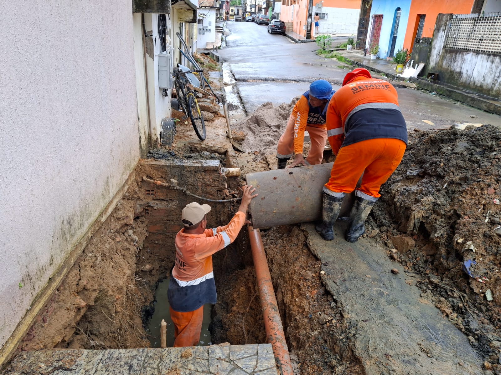 Prefeitura de Manaus realiza obra em galeria subterrânea no Nova Esperança para aumentar segurança na zona Oeste Prefeitura de Manaus realiza obra em galeria subterrânea no Nova Esperança para aumentar segurança na zona Oeste