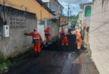 Prefeitura executa obras de pavimentação em via do Aleixo para melhorar tráfego na região