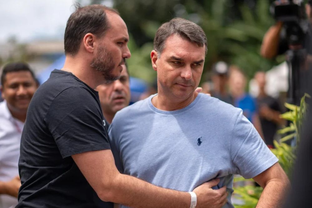 Carlos Bolsonaro afirma que Flávio não repetirá falhas atribuídas ao pai