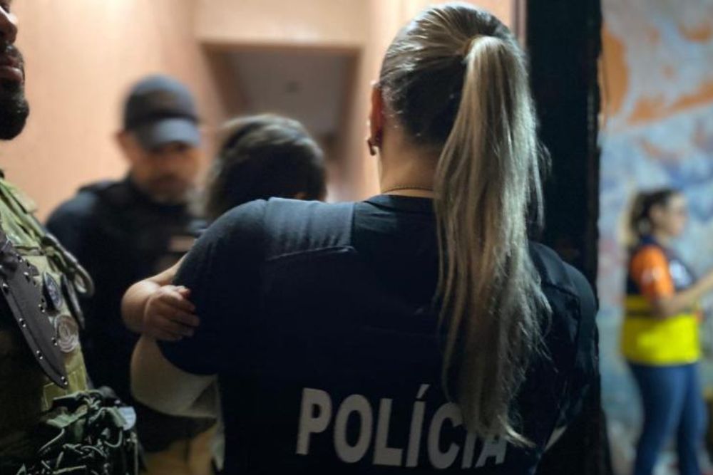 Operação da polícia resgata bebês em condições insalubres e encerra festa clandestina em Manaus