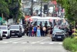 Transferência de PMs presos gera protesto de familiares em Manaus
