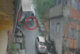 Homem pula de caminhão desgovernado e evita ser esmagado no bairro Cidade Nova