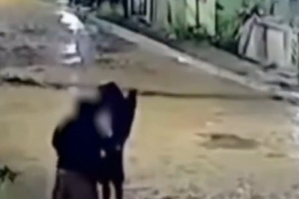 Idosa reage a tentativa de assalto e espanta criminoso com golpes de sombrinha no AM