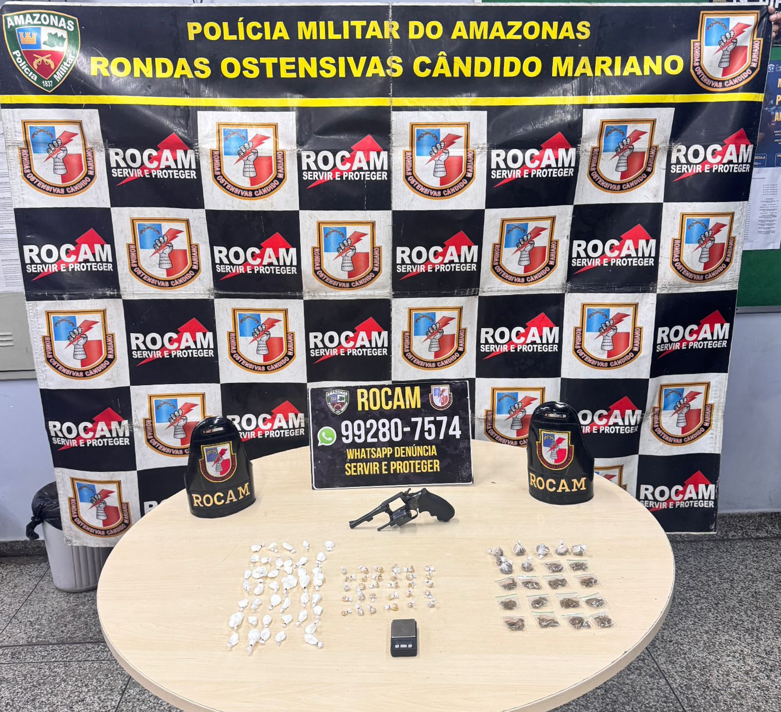 PM apreende arma de fogo e 93 porções de entorpecentes na zona oeste de Manaus