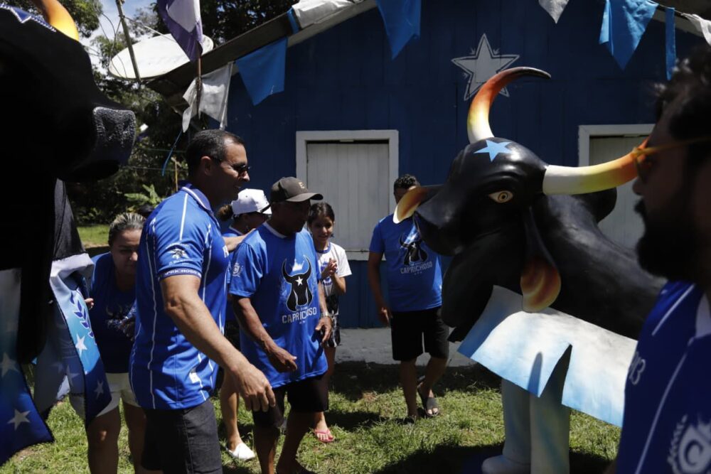 Rossy Amoedo entrega réplica do Caprichoso no Parananema