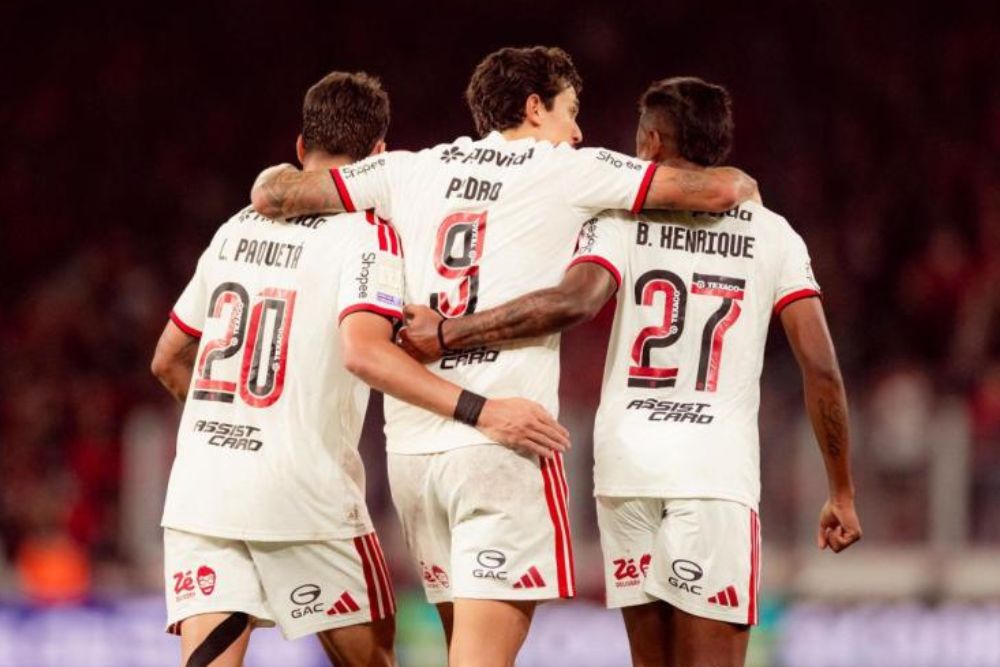 Brasileirão: Flamengo empata com Athletico-PR e vê Palmeiras ampliar vantagem Brasileirão: Flamengo empata com Athletico-PR e vê Palmeiras ampliar vantagem
