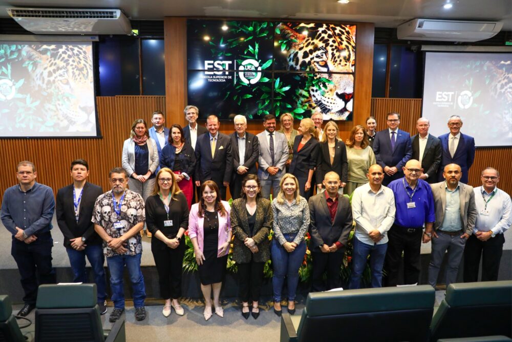 Embaixadores da Uni&atilde;o Europeia visitam a UEA no Amazonas