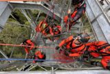 Treinamento do Corpo de Bombeiros simula resgate de vítima na Torre do Musa