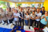 Parintins entrega celulares a agentes de saúde