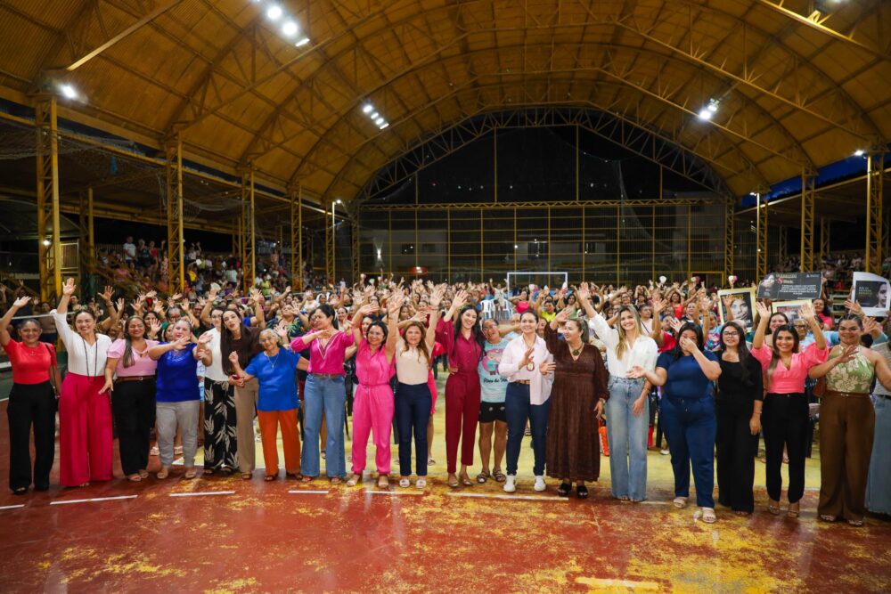 Mayra Dias participa de encontro contra feminicídio