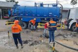Prefeitura intensifica limpeza de drenagem no bairro Tarumã durante plantão operacional