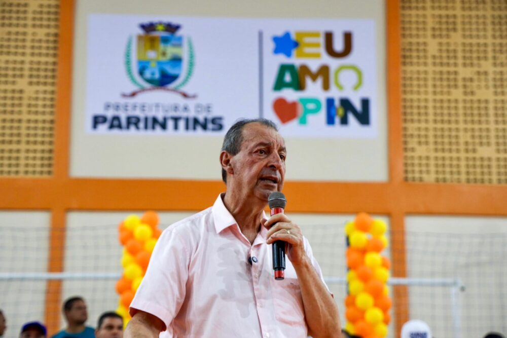 Omar Aziz destaca educação e obras em Parintins
