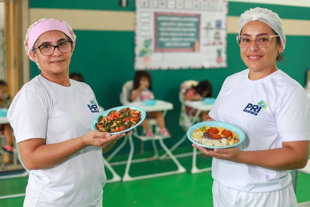 Merendeiras de Manaus concorrem a pr&ecirc;mio nacional de alimenta&ccedil;&atilde;o escolar