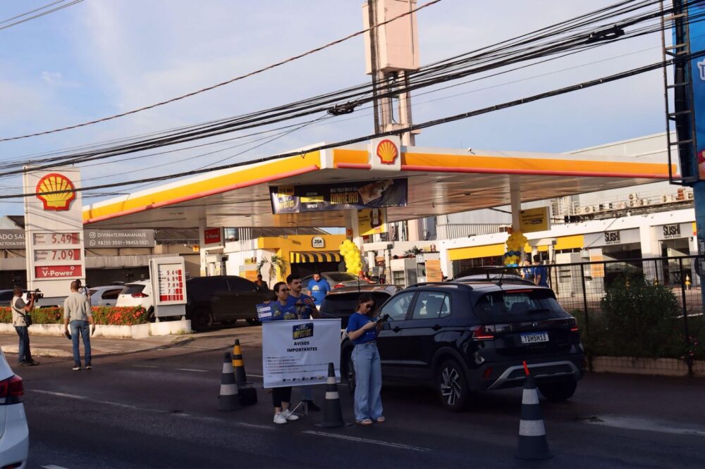 Gasolina a R$ 5,99 marca Dia Livre de Impostos em Manaus Gasolina a R$ 5,99 marca Dia Livre de Impostos em Manaus