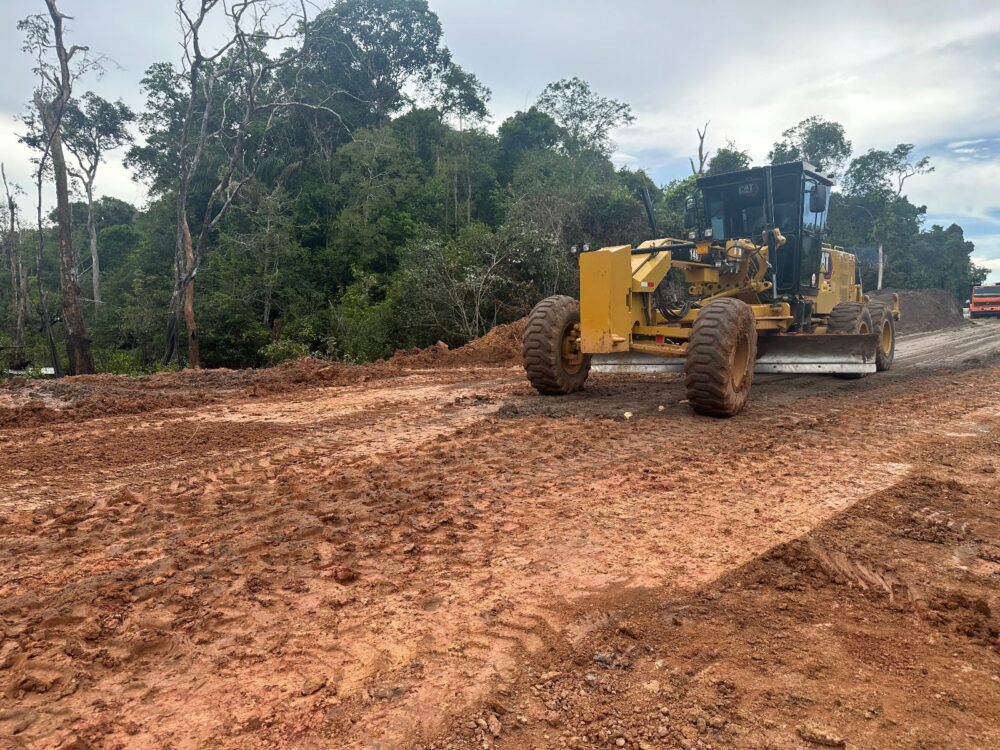 Obras de pavimentação avançam no ramal Terra Preta, em Manacapuru Obras de pavimentação avançam no ramal Terra Preta, em Manacapuru
