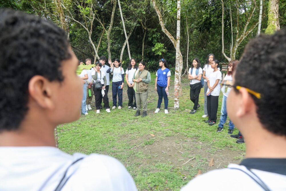 Estudantes de Manaus vivenciam aula ao ar livre e fortalecem consciência ambiental