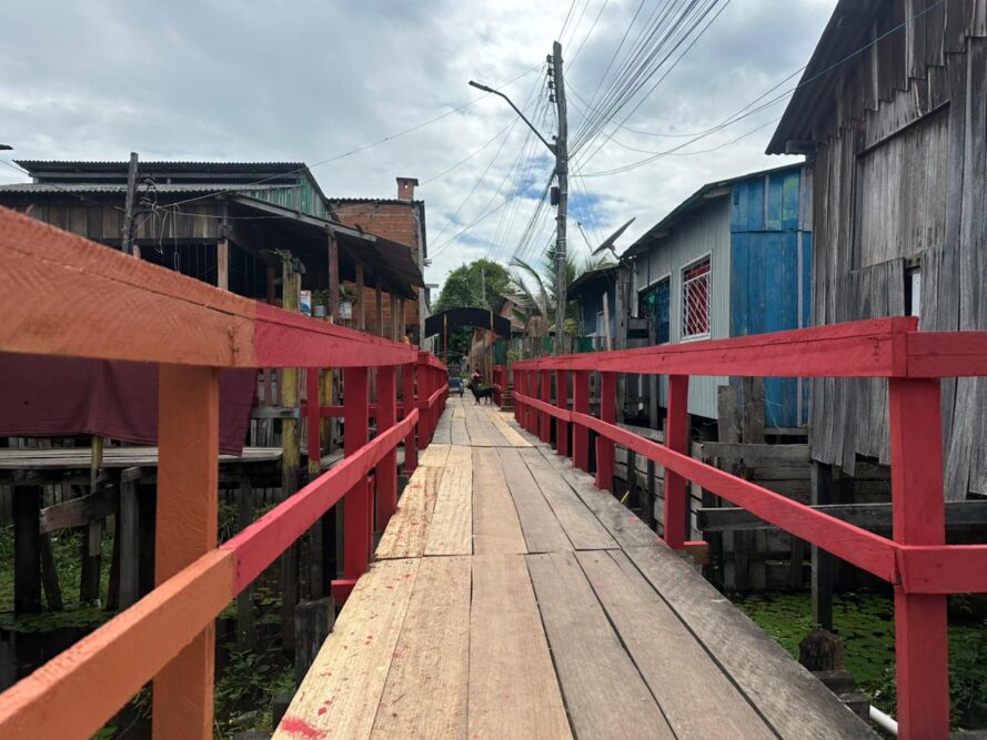 Prefeitura recupera pontes em áreas alagáveis de Parintins
