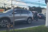 Colisão entre carro e moto deixa homem ferido na zona oeste de Manaus