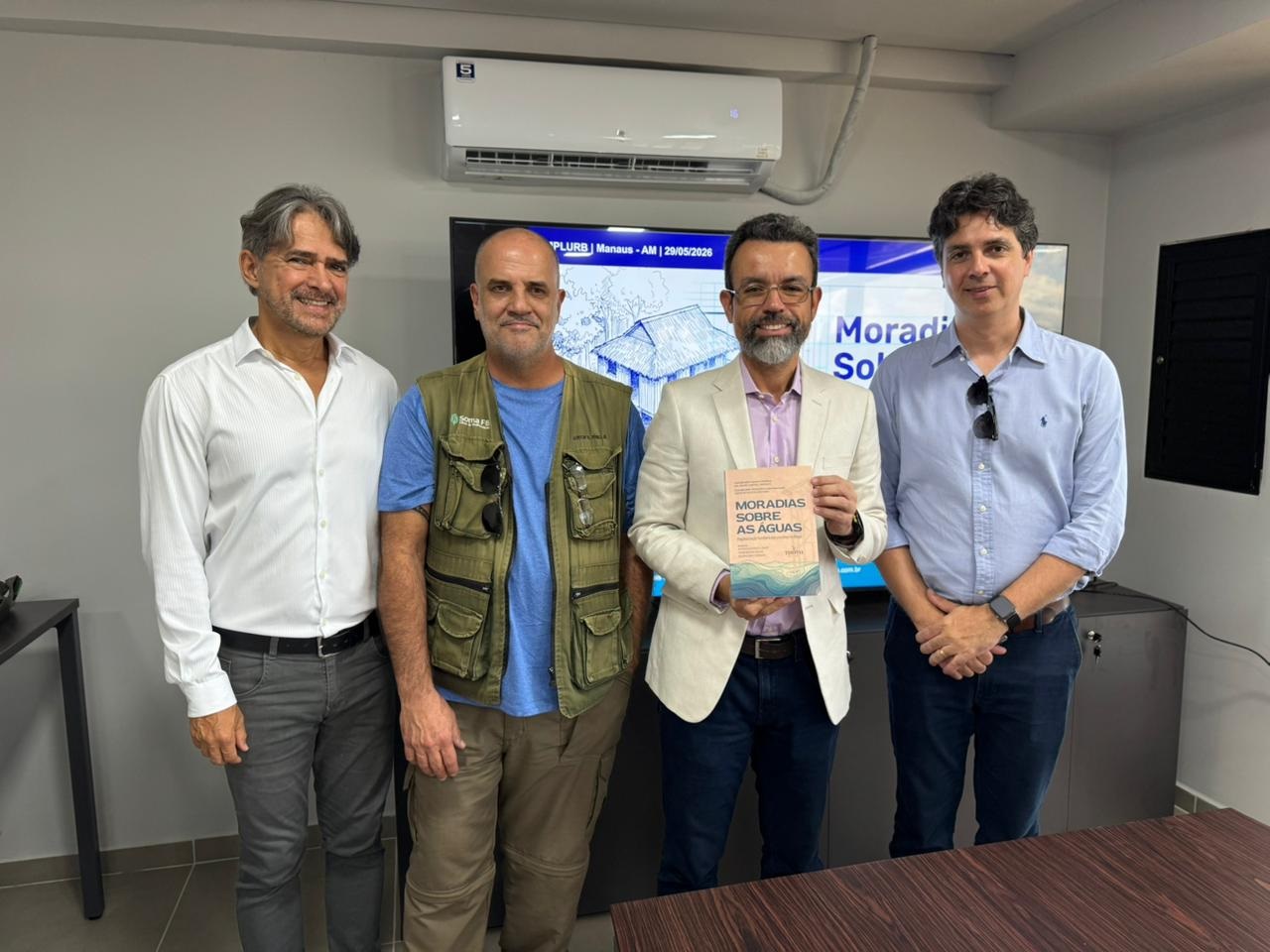 Urbanismo social e moradia em palafitas pautam encontro na Prefeitura de Manaus