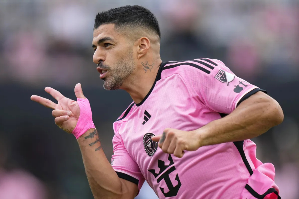 Bielsa divulga lista do Uruguai para a Copa sem Suárez e Nández