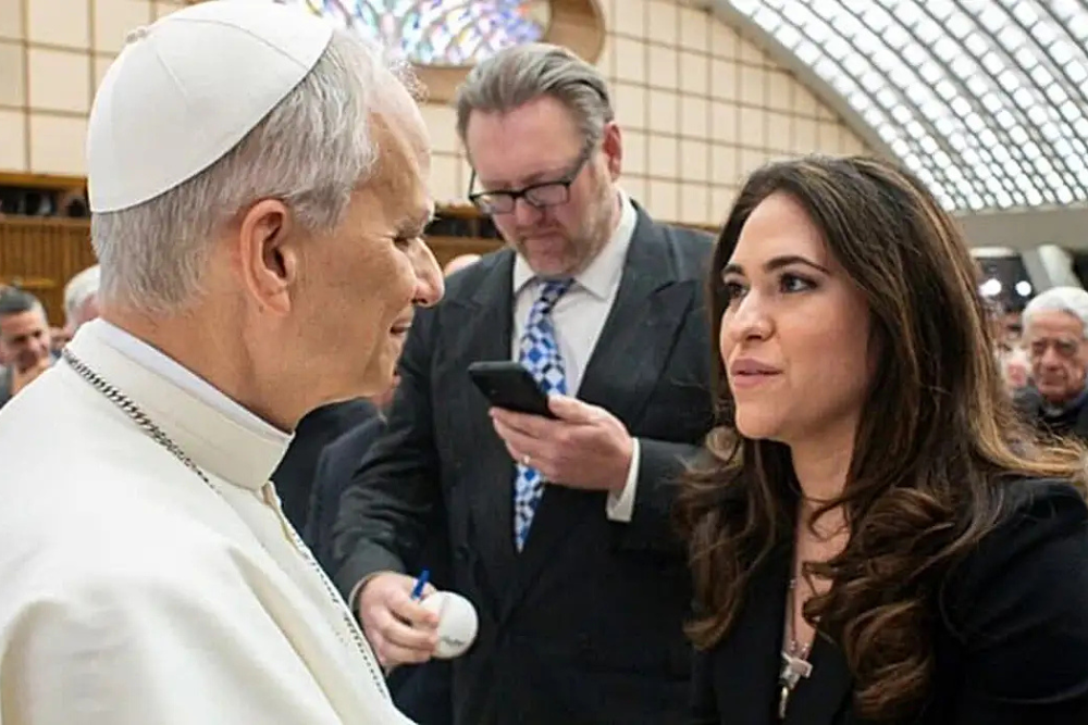 Mexicana assume comando da comunicação do Vaticano em decisão inédita de Leão XIV