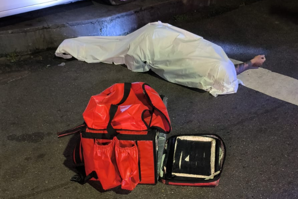 Entregador por aplicativo morre após colisão com carro no Alvorada
