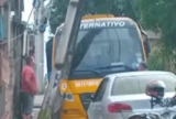 Amarelinho derruba poste após colisão e provoca congestionamento na zona Norte de Manaus