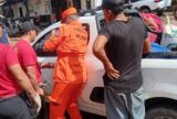 Mulher de 108 anos é retirada por bombeiros após ficar trancada em carro no interior do Amazonas